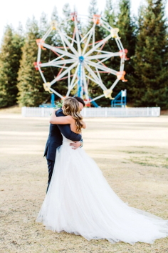 Ferris wheel with wedding couple