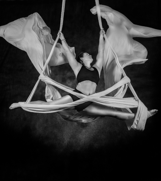 Lisa T - Silks, with dramatic tails | Photographer Glenn Balsam
